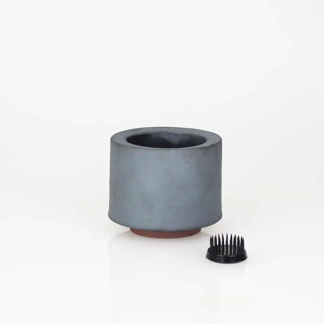 【安田瓦】 MYK KENZAN-rin S／maru 剣山-凛 瓦花器 丸三安田瓦工業 花器 剣山 花瓶 生け花 いけばな 生花 花 アレンジメント 華道 フラワーベース 陶器 インテリア ブランド 伝統 新潟県 阿賀野市 1M29031