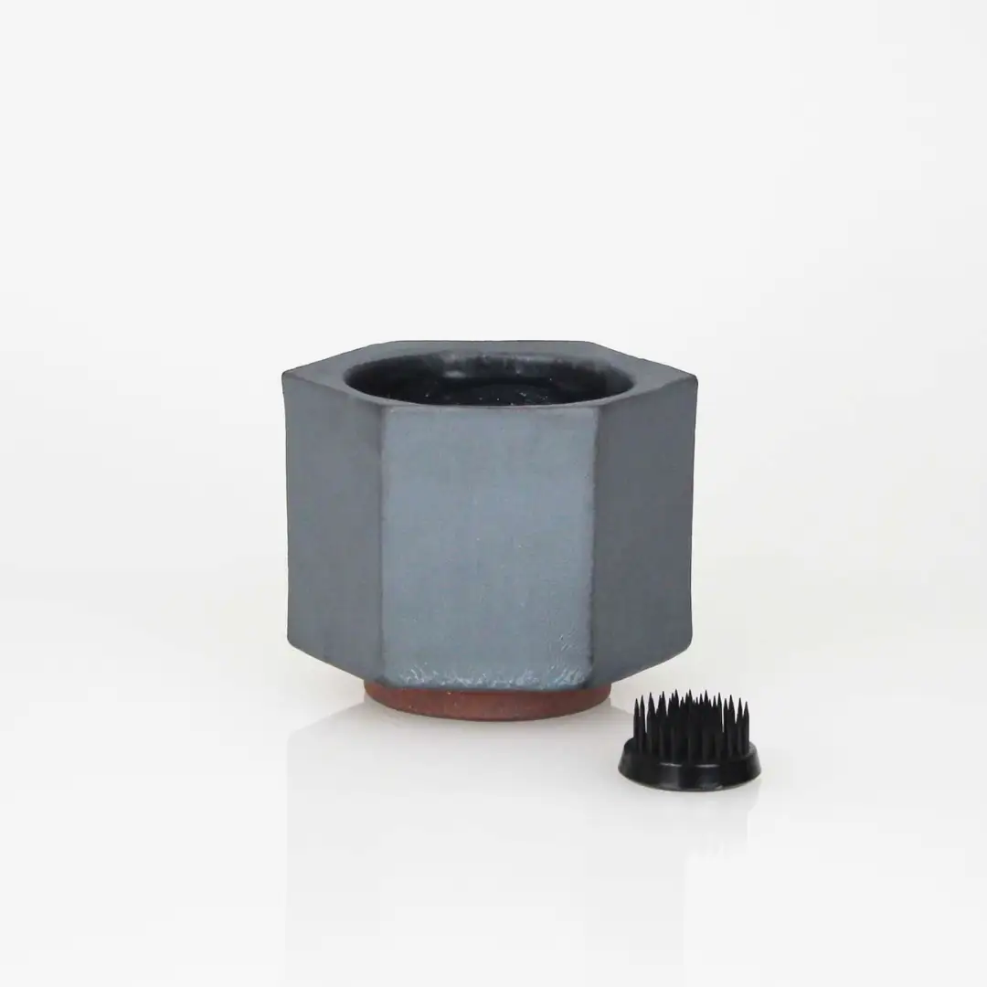 【安田瓦】 MYK KENZAN-rin S／takaku 剣山-凛 瓦花器 丸三安田瓦工業 花器 剣山 花瓶 生け花 いけばな 生花 花 アレンジメント 華道 フラワーベース 陶器 インテリア ブランド 伝統 新潟県 阿賀野市 1M31031