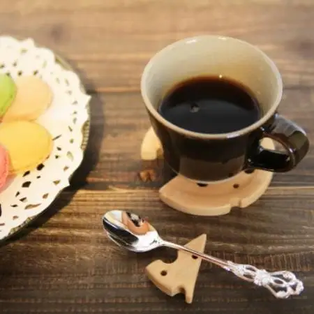 【家カフェに】チーズのコースター＆スプーン置き・ブナ(ビーチ) 計1枚【1729593】