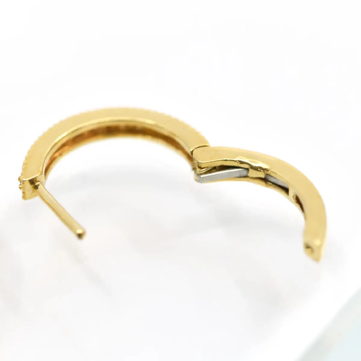 K18ダイヤハーフエタニティミル打ち中折れバネ式ピアス0.3ct　A4727 260-007