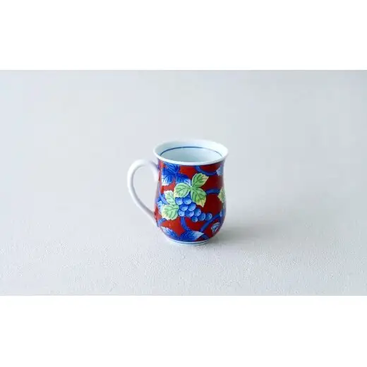 有田焼 染錦ぶどう（赤）マグカップ【大慶】食器 器 うつわ マグカップ 赤 手描き 手仕事 伝統工芸 ギフト プレゼント A28-25