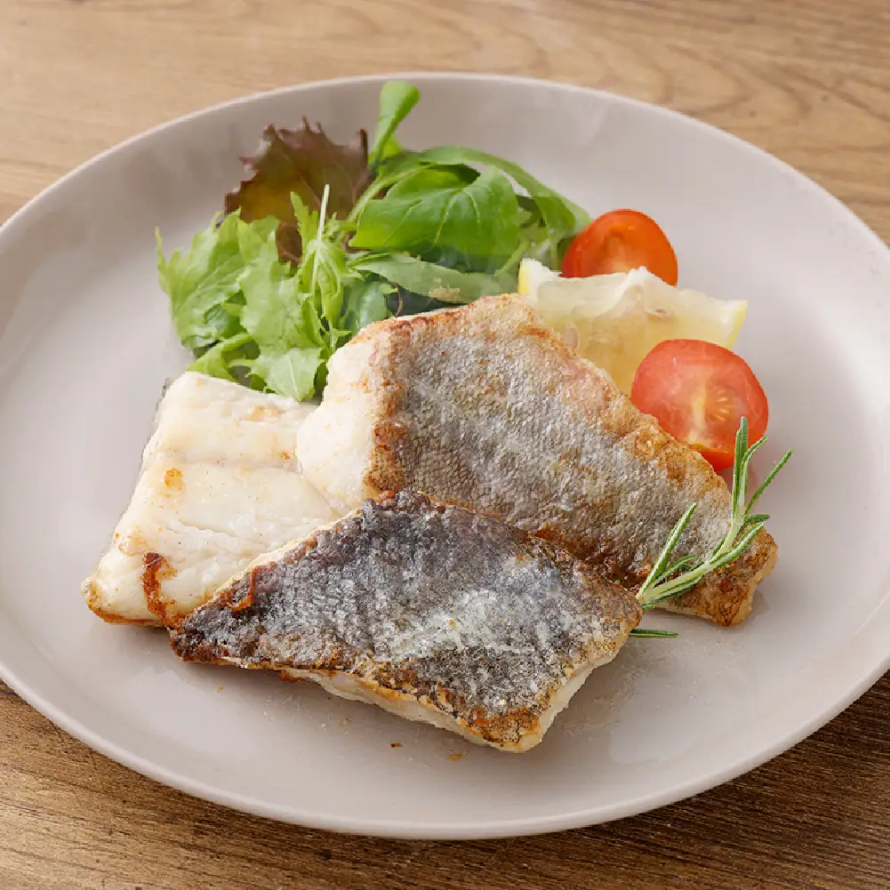 料理の手間を大幅カット！ 北海道産 真だら 骨なしフィレ切身 1kg 皮あり （ 約40g前後 ／ 個 ） 無塩 真鱈 タラ たら 鱈 骨なし 魚 魚介 魚介類 海鮮 冷凍 国産 おかず 切身