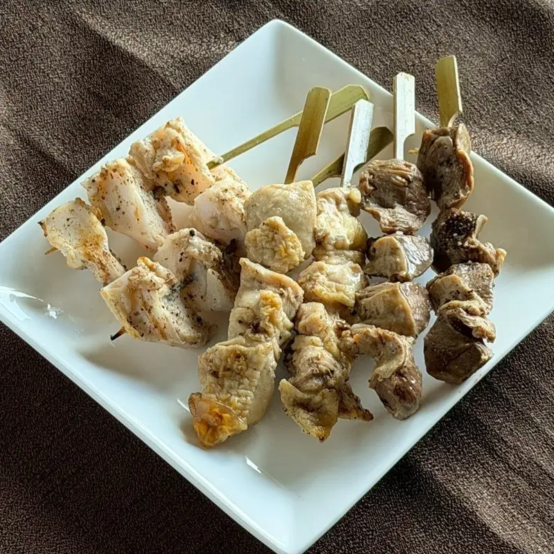 老舗居酒屋「炭火焼き鳥セット(6種×2本)」 焼き鳥 お惣菜 鶏肉 たれ 塩 おつまみ セット 炭火 もも つくね ズリ なんこつ ふるさと納税 焼鳥