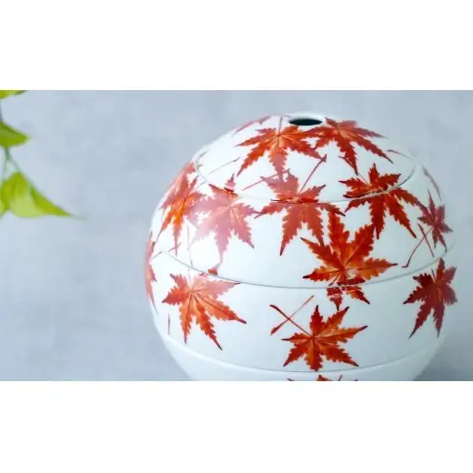 辻信祥堂オリジナル 有田焼 食卓を彩る球体のお重 珠型三段重（赤紅葉）【辻信祥堂】秋の行楽 お正月 お祝い おせち モダン 紅葉 もみじ おもてなし うつわ 器 gg003