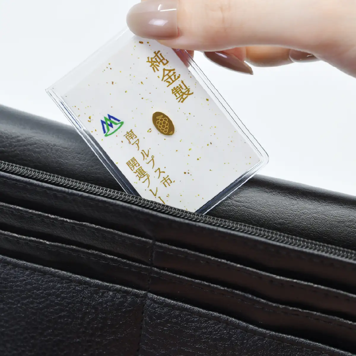 【置物】『この寄附額で、純金』0.3ｇ純金製フルーツプレート【ブドウ ・マスカット】 ALPBK190