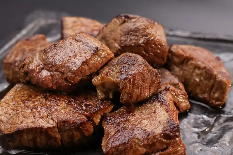 【30営業日以内配送】幸生牛 ヒレサイコロステーキ 500g（250g×2） ステーキ 焼肉 焼き肉 肉 牛肉 希少 山形 《幸せを運ぶ牛》　031-D-YL040