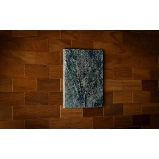 リビングに映える、土壁の芸術。「現代の名工」の左官職人が監修。土壁アート「脈（みゃく）」蒼築舎【和モダン 現代 アート 壁掛け 伝統の技 名工 左官 土壁 インテリア デザイン 三重県 四日市市】