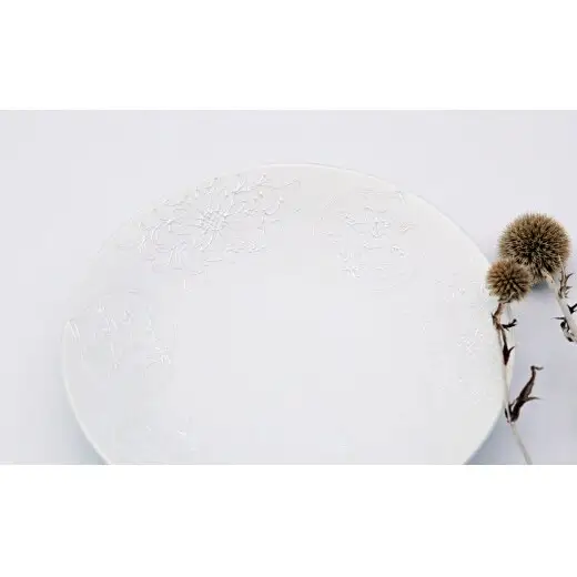 有田焼 白一珍間取り花唐草紋浅鉢 【深海三龍堂】 食器 中鉢 白磁 白い器 白い食器 器 陶磁器 シンプル おしゃれ いっちん 職人技 ay100