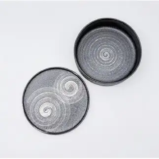 有田焼 銀刷毛 18cm 陶箱【深海三龍堂】 陶箱 和食 洋食 エスニック イタリアン 深鉢 プレート 丸皿 黒い器 おしゃれ 和モダン 蓋付 インテリア 陶悦窯 ay106