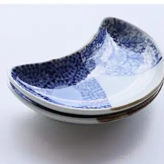 有田焼 三日月皿 2枚 セット【深海三龍堂】染付 花蛸唐草 手描き 菓子皿 小皿 銘々皿 豆皿 お皿 変形皿 おつまみ皿 食器 和食 ay109