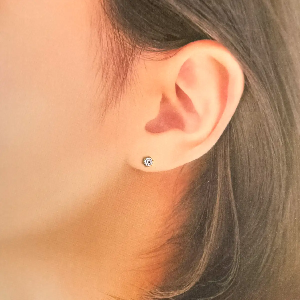Ｋ１８製Ｔｏｔａｌ０．４０ｃｔ(０．２０ｃｔ／０．２０ｃｔ)ダイヤモンドピアス※鑑別書(カード)付 ALPBK205