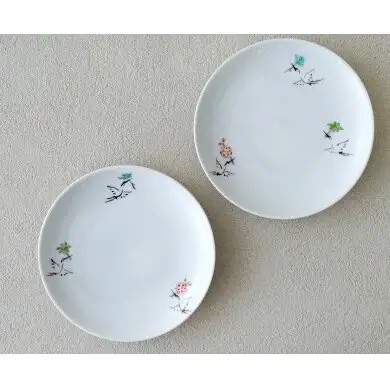 有田焼 鶴松竹梅丸小皿 2枚組【肥前赤絵窯元 鷹巣】食器 器 うつわ 和食器 手描き 赤絵 菓子皿 bm017