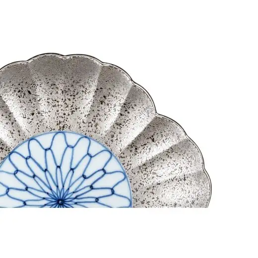 有田焼 銀彩菊花 手描き 網目文 盛皿 【山忠】食器 器 うつわ 皿 銀 シルバー 菊 16cm ed035