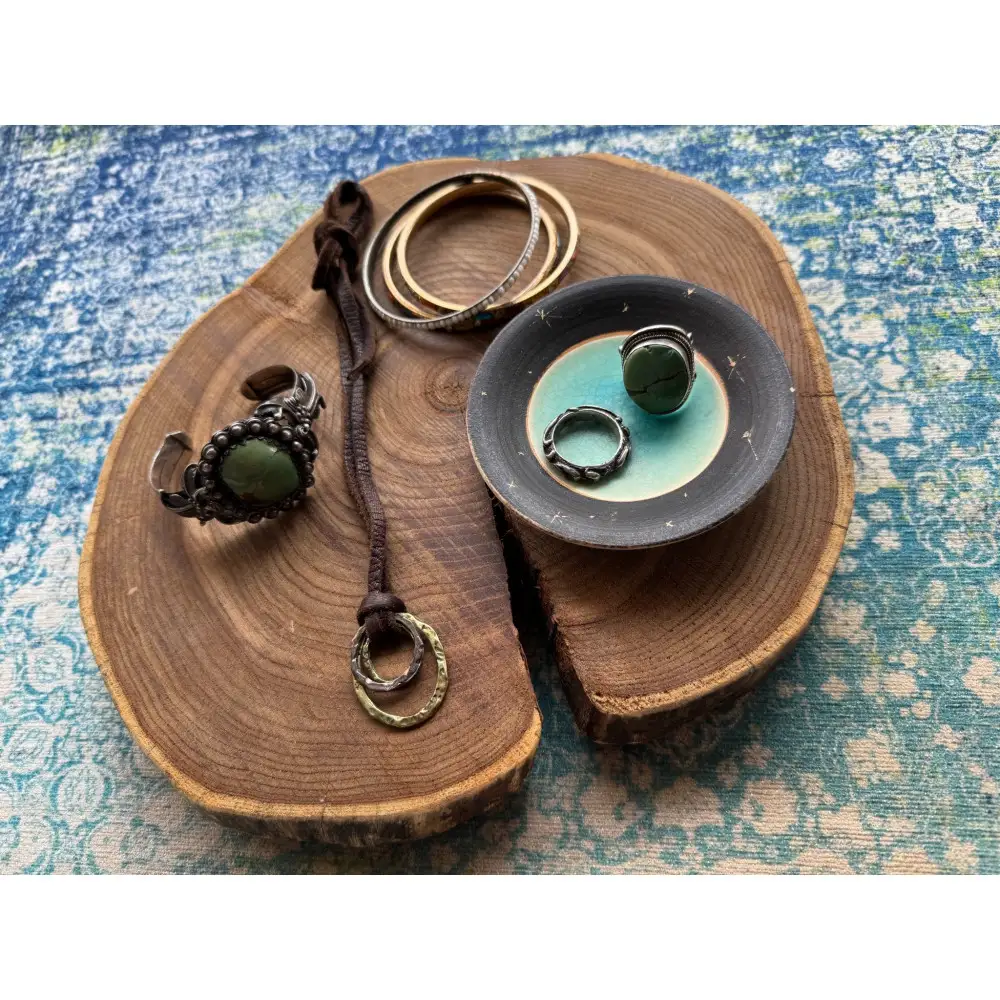 【SAKE TRIP COLLECTION】 暮らしを彩る脚付きウッドプレート