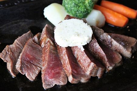 【北海道根室産】短角和牛ヒレステーキ150g×2P、ビーフカレー2P C-13004