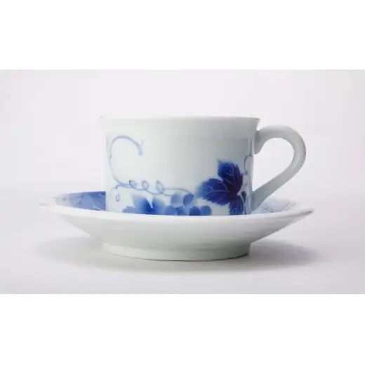 有田焼 ブルーワイナリー ペア珈琲碗皿【深川製磁】食器 器 うつわ 和食器 葡萄 ブドウ コーヒーカップ＆ソーサー コーヒーカップ 伝統工芸 吉祥紋様 染付 2客セット ペアセット aa068