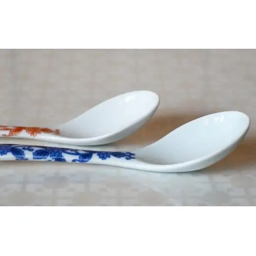 有田焼 磁器製スプーン （大） 2本セット (（唐草紋様 赤 / 青）【徳永陶磁器】レンゲ スープ シチュースプーン セラミック ギフト プレゼント cp054
