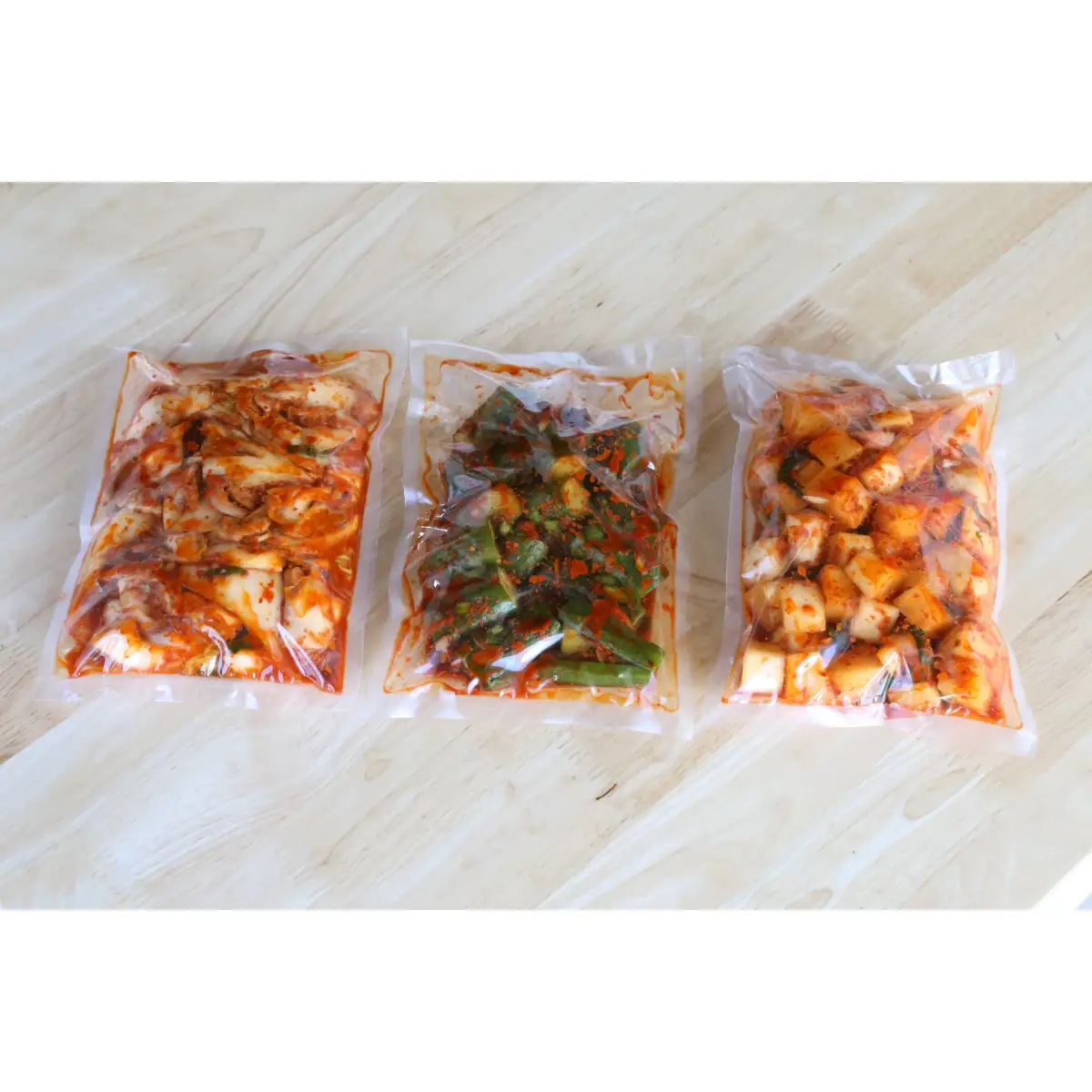 韓国料理ジャーメの無添加キムチの三種詰合せ（白菜６００ｇ、カクテキ(大根)６００ｇ、きゅうり４００ｇ） SWCP001-a