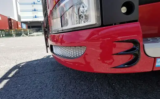 ボルボ ダクト入り純正バンパースポイラー 3分割左右パーツ トラック 車 カー カー用品 エアロパーツ パーツ カスタムパーツ カスタム