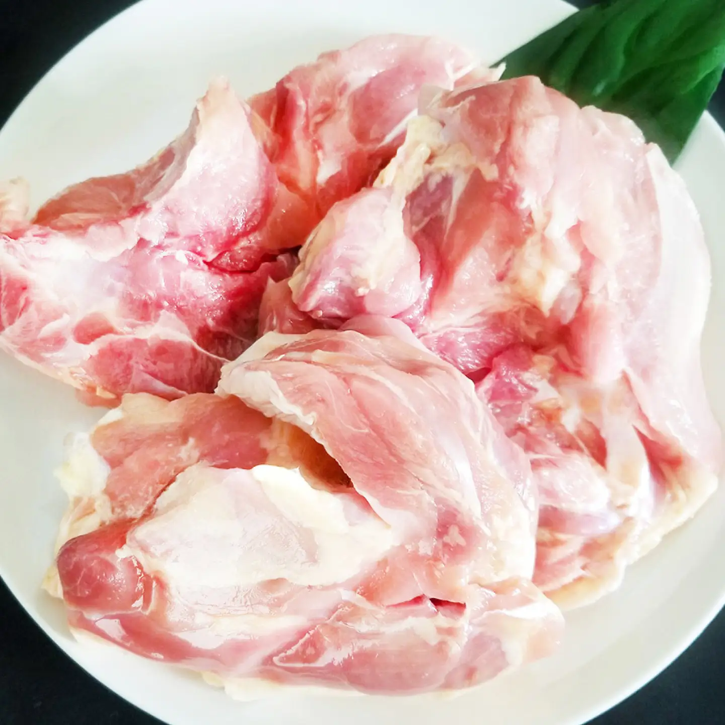 はかた地どり もも肉(約1kg)《築上町》【吉浦コーポレーション】 はかた地どり もも肉 鶏肉 地鶏 国産[ABFF002]