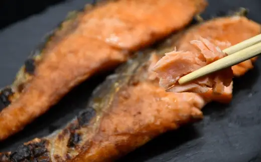 炭火焼き 銀鮭 40g前後×16切れ(切り身の半分 小分け お弁当 鮭 さけ サケ レンジ おかず レトルト 時短)【002382A】