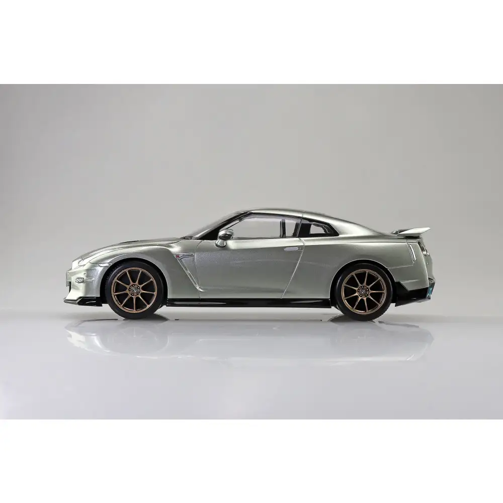 ニッサン R35 NISSAN GT-R 2024(ミレニアムジェイド)