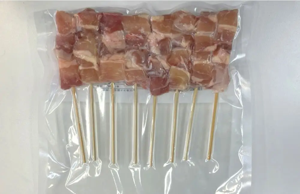 冷凍 国産 鶏モモ串 （ 約30g × 8本 ） × 5袋 計40本 焼き鳥 串焼き 鶏肉 お肉 モモ肉 お惣菜 おかず お弁当 おつまみ 晩酌 酒の肴 ホームパーティー バーベキュー 家庭用 業務用