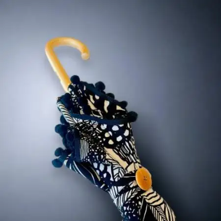 ナッツの黒いお花のポンポン日傘【1425824】