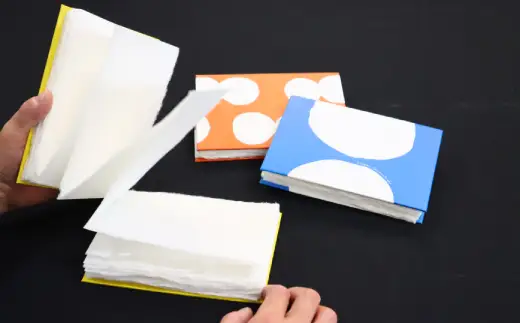 「土佐和紙御朱印帳」と「土佐硯」セット（直径9cm×13㎝）