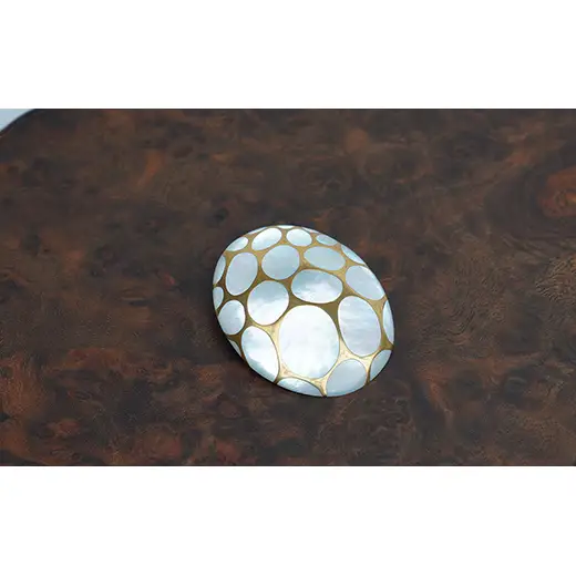 【高島屋選定品】<うるしアートはりや> Filo蒔絵白蝶貝ブローチ 漆 うるしアート アクセサリー ギフト 伝統工芸 工芸品 国産 日本製 F6P-3343
