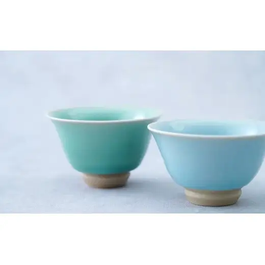 有田焼 青磁 翡翠・天青ぐい呑 2色セット 【茂正工房 梶原大敬】うつわ 器 和食器 磁器 陶器 ぐい呑み 青磁 作家もの 手作り ギフト ak060