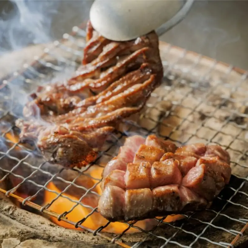 牛タン 厚切り 仙台名物 800g (7～8人前) 仲卸厳選 | 厚さ8mm タン元 霜降り 牛肉 肉 焼肉 ステーキ 贈り物 ギフト お取り寄せ プレゼント お祝い お歳暮 お正月 クリスマス