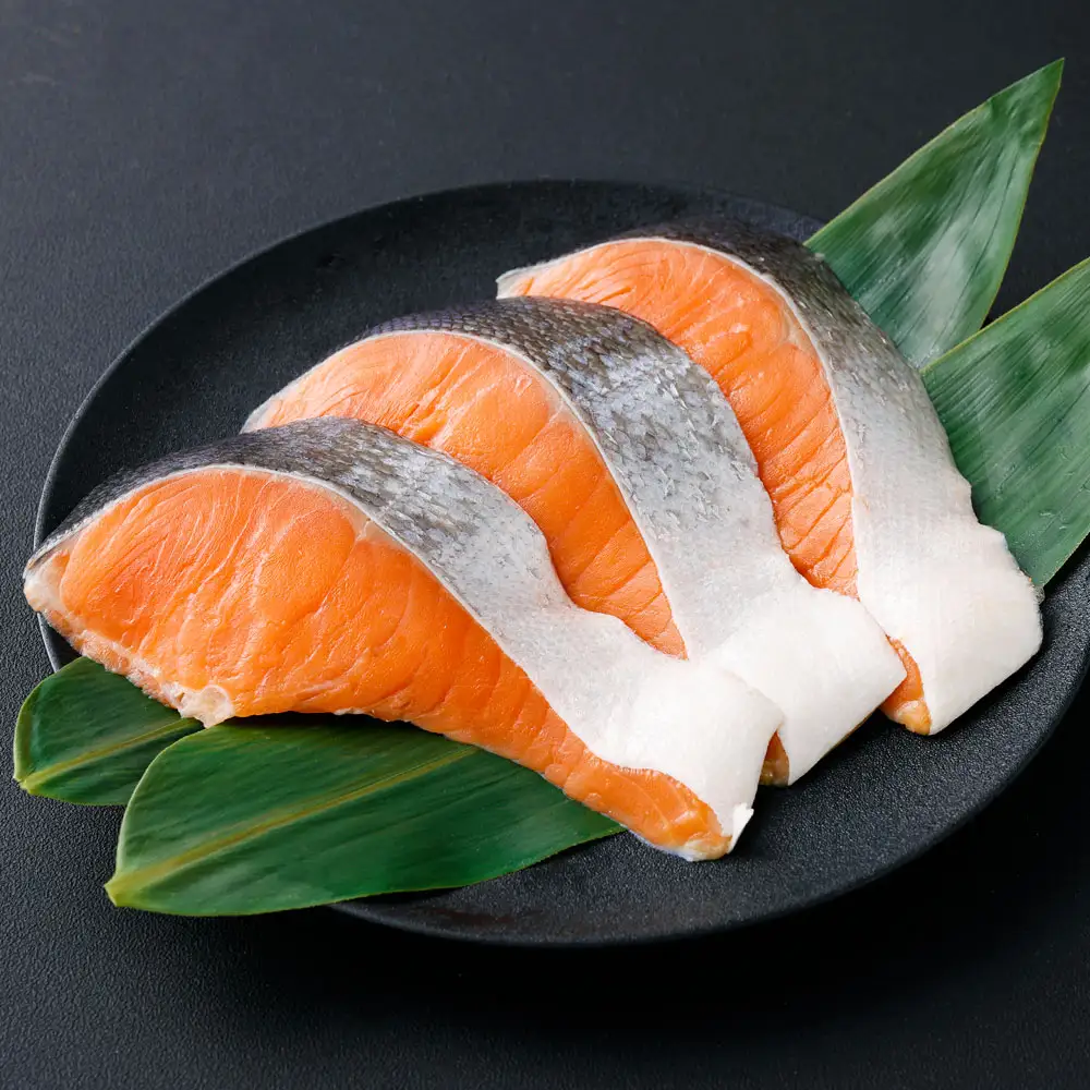 一級品プレミアム BIGサイズ一汐銀鮭切身 厚切り 8袋 （ 約1kg ） 1切ずつ真空個包装 鮭 シャケ 魚介類 海鮮 真空パック おかず おつまみ 晩酌 酒の肴 お惣菜 養殖 チリ産 プレミアムグレード 冷凍