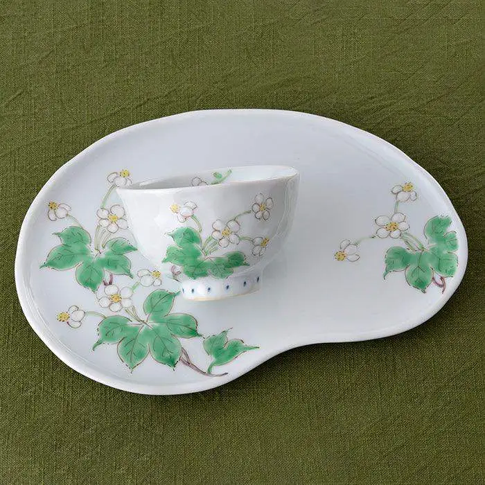 【波佐見焼】色絵野草紋小煎茶 湯呑み ソラマメ皿 プレート 2組揃い 食器 皿 【藍水】 [GB14]  波佐見焼