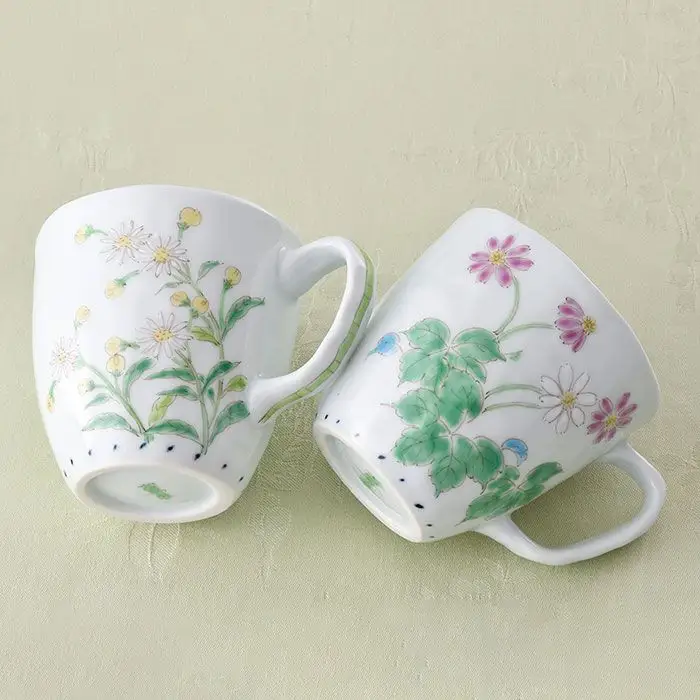 【波佐見焼】色絵ヒメジオン・イワザクラ マグカップ 揃い 食器 皿 【藍水】 [GB15]  波佐見焼