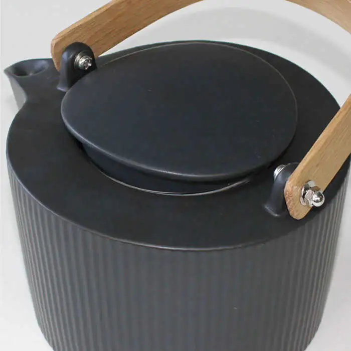 【波佐見焼】線彫黒マット ティーポット 急須 (ステンレス茶こし付) 食器 皿 【石丸陶芸】 [LB22]  波佐見焼