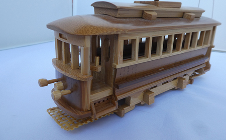 数量限定 チンチン電車 竹製 23ｘ6ｘh12（17）cm 工芸品 インテリア 手作り 電車 路面電車 置物
