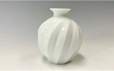 有田焼 白磁面取線彫花器【中仙窯・中尾純作】作家 中尾純 作家物 白磁 一輪挿し 花瓶 花器 徳利 酒器 ギフト 和風 和室 器 うつわ A85-37