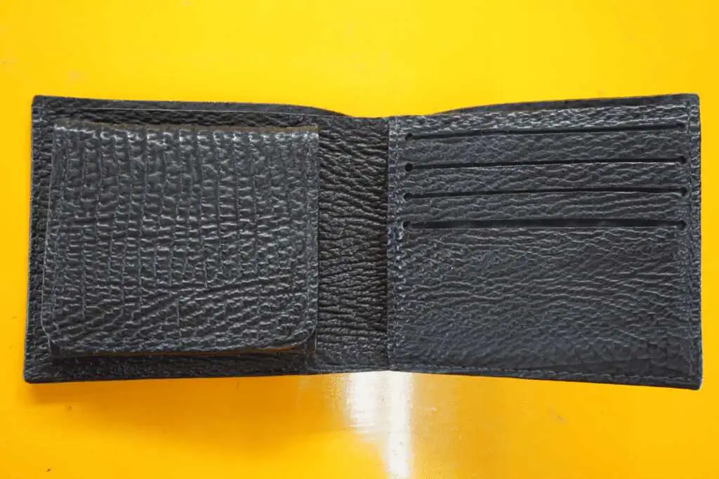 サメ革 二つ折り財布/本格レザー 財布 黒 シック 財布 【革職人TOSHI】 [ATDZ007]