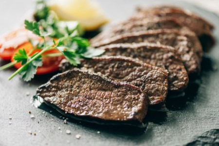 【初心者でも安心】 鹿モモ肉 200g＆鹿ソーセージ 300gのジビエセット