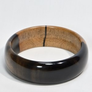 木製黒柿バングル（サイズ：幅26ｍｍ・内径71ｍｍ）