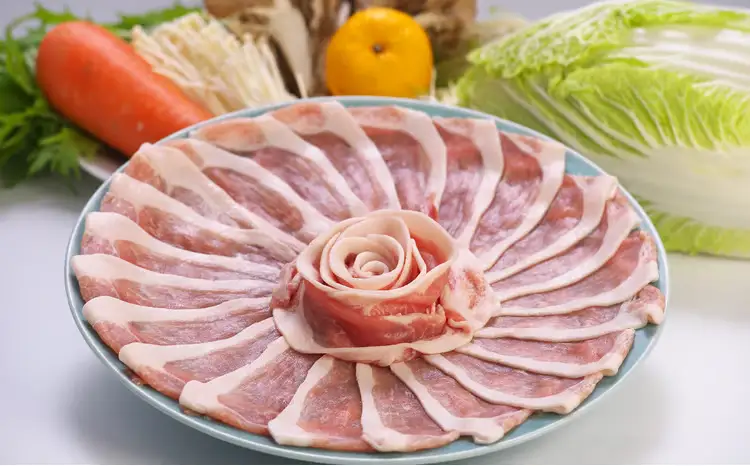 おすすめセット～その壱～（大館北秋田産豚すきしゃぶ肉＆比内地鶏しゃぶ肉）　75P2153【 割烹きらく】