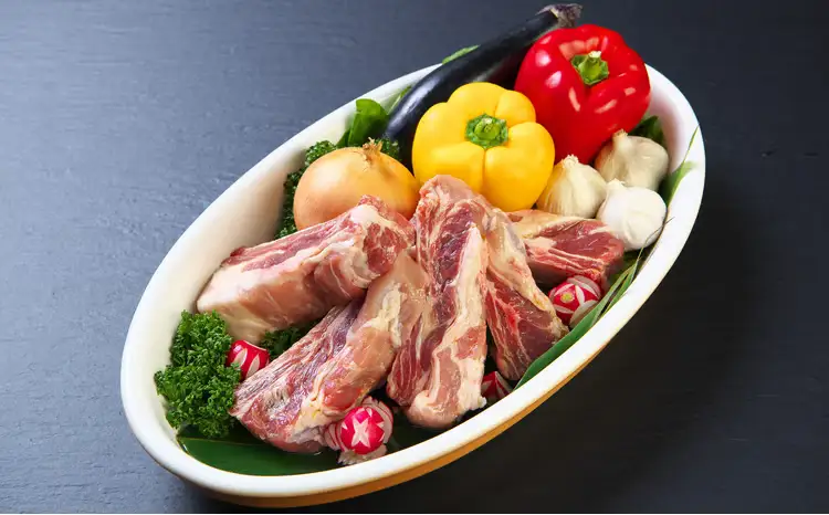 おすすめセット～その弐～（大館北秋田産豚肉切り落とし＆骨付きポークスペアリブ）　75P2154【 割烹きらく】