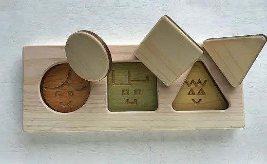 岐阜県産ひのきを使った木のはめこみパズル