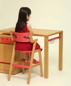 子どものための家具「SUKIII DESK」　W1000