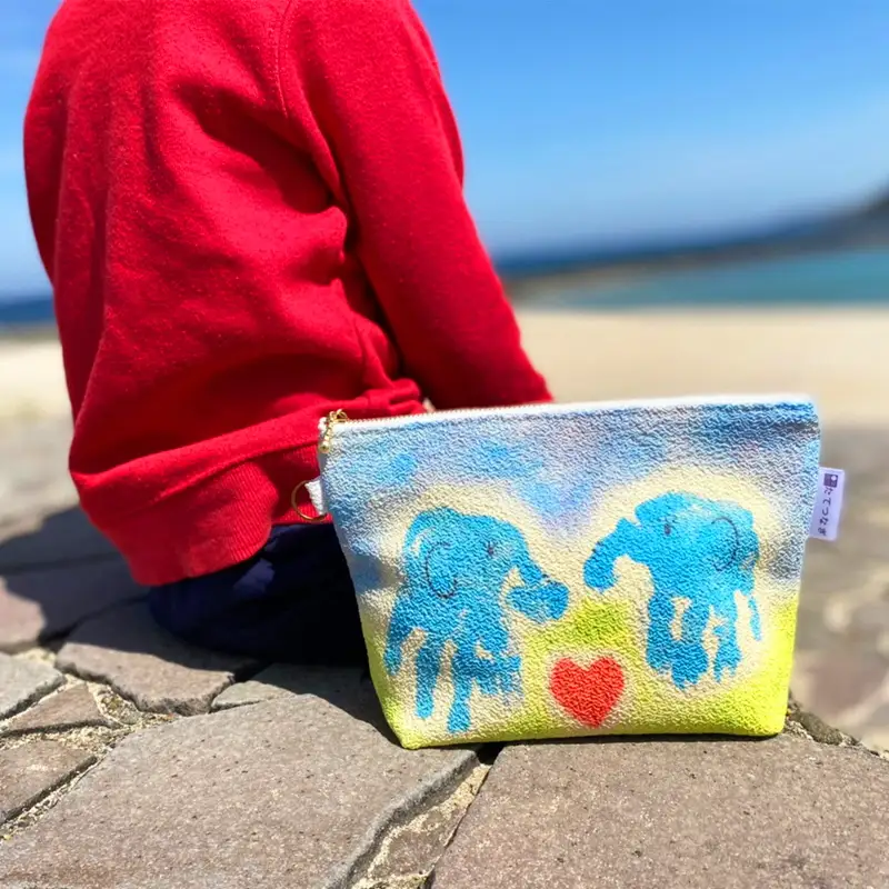 【簡単】子供の絵で作る丹後ちりめんお化粧ポーチ　サイズ：約21㎝×15㎝ 雑貨 小物入れ 収納 ポーチ オーダーメイド ちりめん オリジナル 思い出 贈り物 プレゼント 母の日 敬老の日