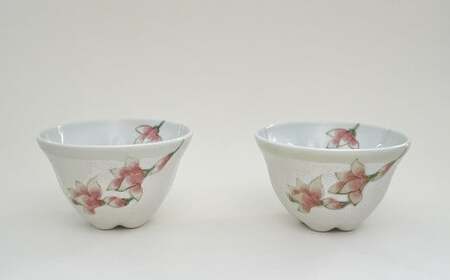 田清窯 有田焼 煌めく木蓮花 湯呑 2個セット 和食器 食器 うつわ 器 花 桜 ピンク かわいい おしゃれ ゆのみ カップ コップ ペアセット ギフト 贈答 ec004