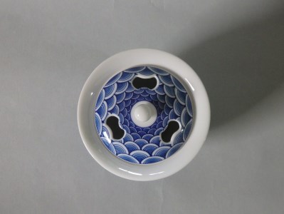 【伊万里焼】市川冬山窯「鍋島染付青海波文香炉」 037-H745