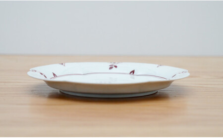 有田焼 赤絵剣先小花 輪花皿Lサイズ 1枚【皓洋窯】食器 器 うつわ 皿 盛皿 メイン皿 プレート メインプレート ワンプレート レッド 赤 ギフト 食洗機対応 dl036