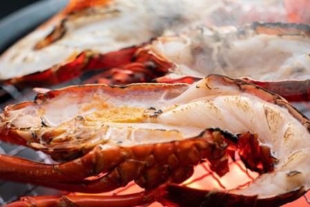 地元産 冷凍伊勢海老カット(サイズ不揃い）約2ｋｇ（約1ｋｇ×2）※北海道・沖縄・離島への発送不可